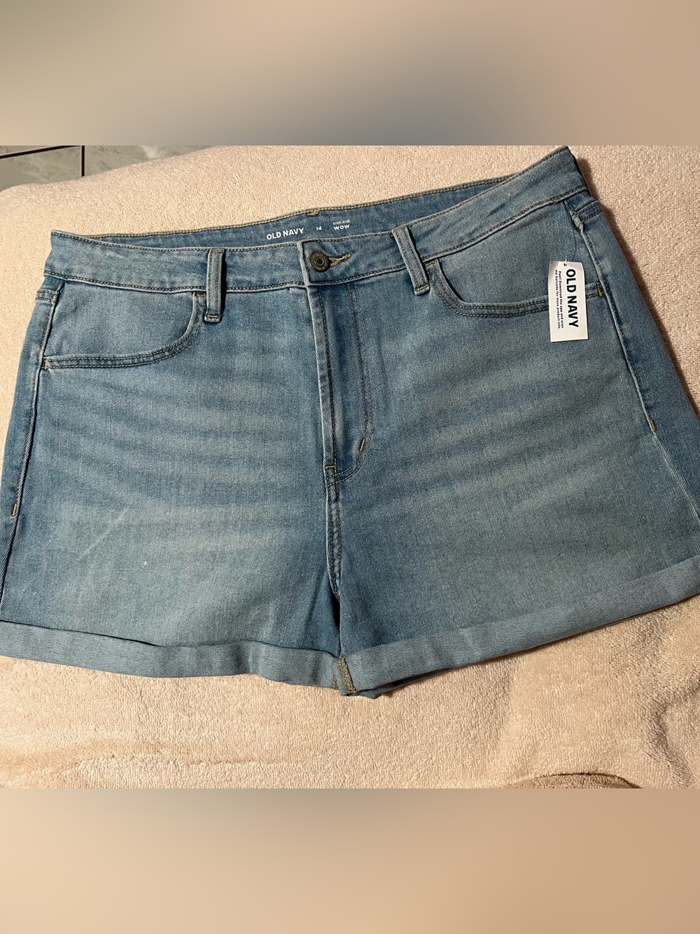Old Navy Size 14 Wow High-Waisted Cuffed Denim Shorts Light Wash